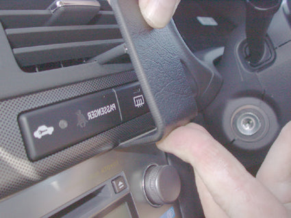 Brodit ProClip 653211 voor Toyota Avensis 2003-2008 - detail van dashboardmontage