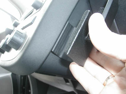 Brodit ProClip 653236 voor Nissan Murano 2003-2008 - montagepositie op dashboard