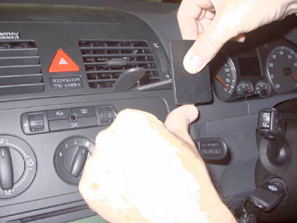 Brodit ProClip 653267 voor Volkswagen Touran 2003-2015 - montagepositie op dashboard