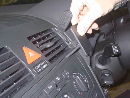 Brodit ProClip 653267 voor Volkswagen Touran 2003-2015 - detail van dashboardmontage