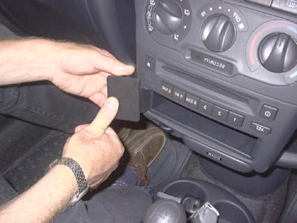 Brodit ProClip 653270 voor Toyota Yaris 2003-2005 en Toyota Echo 2003-2005 - detail van dashboardmontage