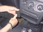 Brodit ProClip 653270 voor Toyota Yaris 2003-2005 en Toyota Echo 2003-2005 - detail van dashboardmontage