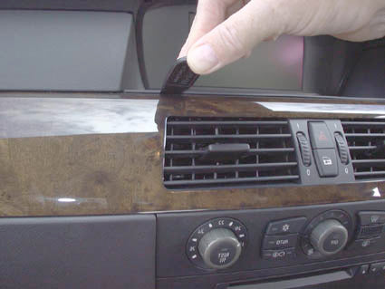 Brodit ProClip 653282 voor BMW 5-series M5 E60, E61 2004-2010 - montagepositie op dashboard