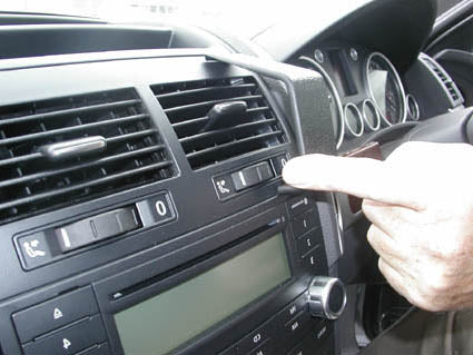Brodit ProClip 653298 voor Volkswagen Touareg 2003-2009 - ProClip geplaatst in het voertuig