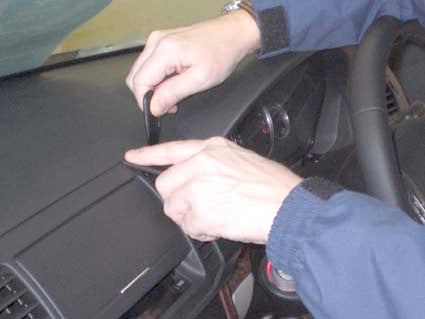 Brodit ProClip 653346 voor Subaru Outback 2003-2009, Subaru Liberty 2003-2009 en Subaru Legacy 2004-2009 - detail van dashboardmontage