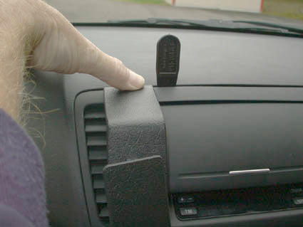 Brodit ProClip 653350 voor Subaru Outback 2003-2009, Subaru Liberty 2003-2009 en Subaru Legacy 2004-2009 - detail van dashboardmontage