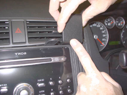 Brodit ProClip 653353 voor Ford Kuga 2008-2012 en Ford C-Max 2004-2010 - ProClip geplaatst in het voertuig