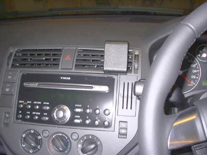 Brodit ProClip 653353 voor Ford Kuga 2008-2012 en Ford C-Max 2004-2010 - installatiepositie