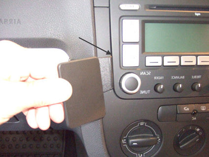 Brodit ProClip 653359 voor Volkswagen Scirocco 2009-2018, Volkswagen Jetta 2006-2010 e.a. - ProClip geplaatst in het voertuig