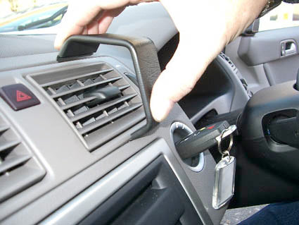 Brodit ProClip 653360 voor Volvo V50 2004-2012, Volvo S40 2004-2012 e.a. - detail van dashboardmontage