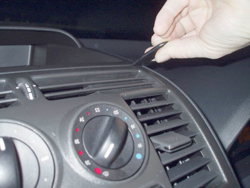Brodit ProClip 653364 voor Mercedes Benz Vito 2004-2014 en Mercedes Benz V-Class 2004-2014 - montagepositie op dashboard