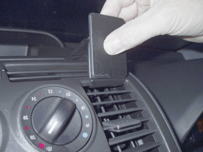 Brodit ProClip 653364 voor Mercedes Benz Vito 2004-2014 en Mercedes Benz V-Class 2004-2014 - detail van dashboardmontage