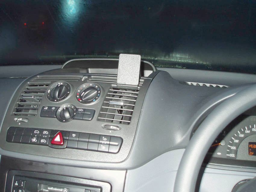 Brodit ProClip 653364 voor Mercedes Benz Vito 2004-2014 en Mercedes Benz V-Class 2004-2014 - installatiepositie
