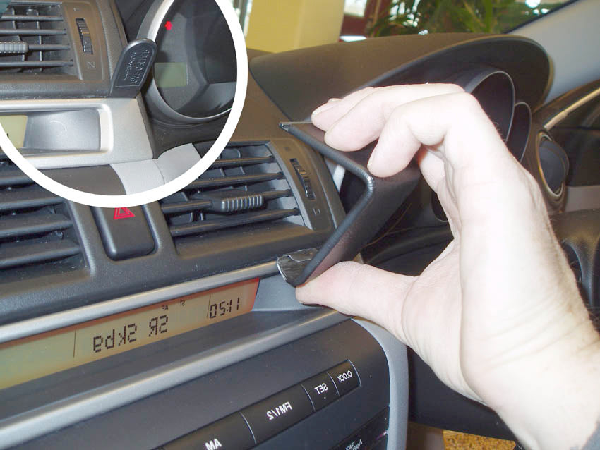 Brodit ProClip 653370 voor Mazda 3 2004-2009 - montagepositie op dashboard