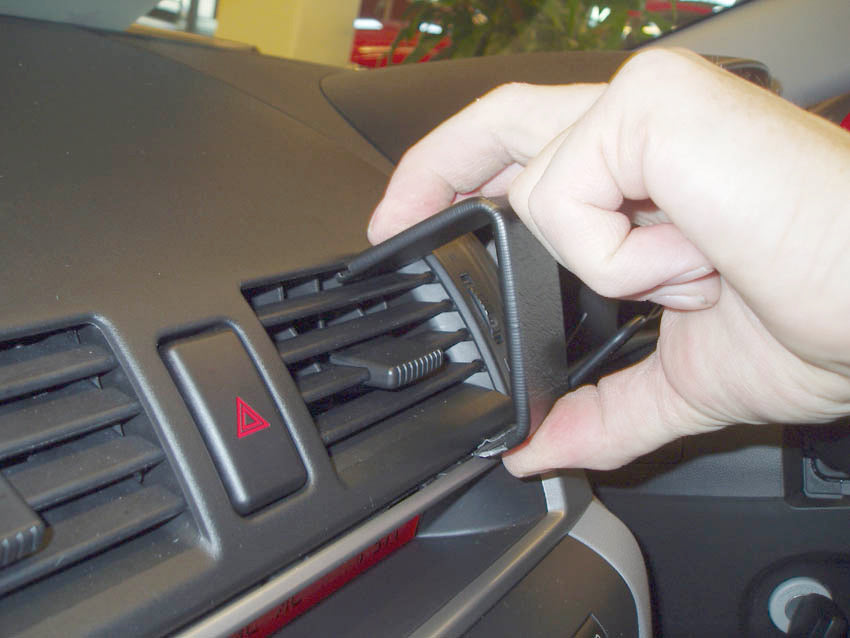 Brodit ProClip 653370 voor Mazda 3 2004-2009 - ProClip geplaatst in het voertuig