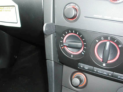 Brodit ProClip 653371 voor Mazda 3 2004-2009 - montagepositie op dashboard