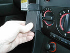 Brodit ProClip 653371 voor Mazda 3 2004-2009 - detail van dashboardmontage
