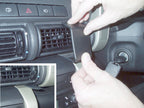 Brodit ProClip 653372 voor Land Rover Freelander 2004-2006 - montagepositie op dashboard