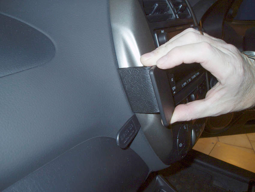 Brodit ProClip 653378 voor Toyota RAV 4 2004-2005 - ProClip geplaatst in het voertuig