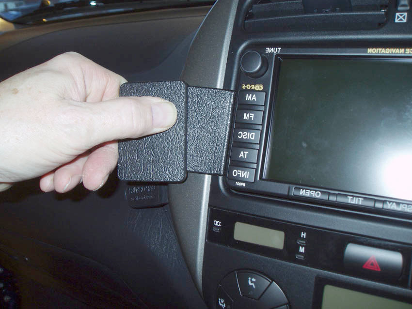 Brodit ProClip 653378 voor Toyota RAV 4 2004-2005 - detail van dashboardmontage