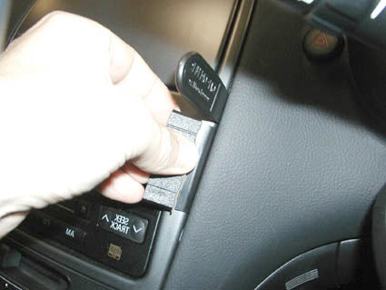 Brodit ProClip 653380 voor Toyota Celica 2000-2005 - montagepositie op dashboard