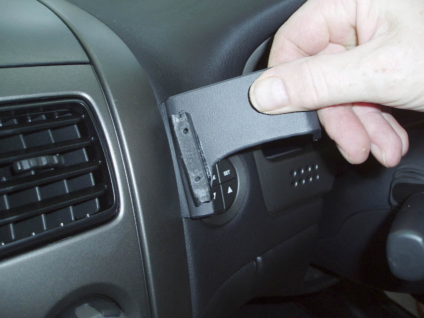 Brodit ProClip 653388 voor Holden Commodore VY 2002-2007 - montagepositie op dashboard