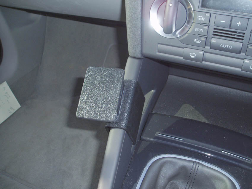Brodit ProClip 653415 voor Audi S3 2003-2007 en Audi A3 2003-2012 - detail van dashboardmontage