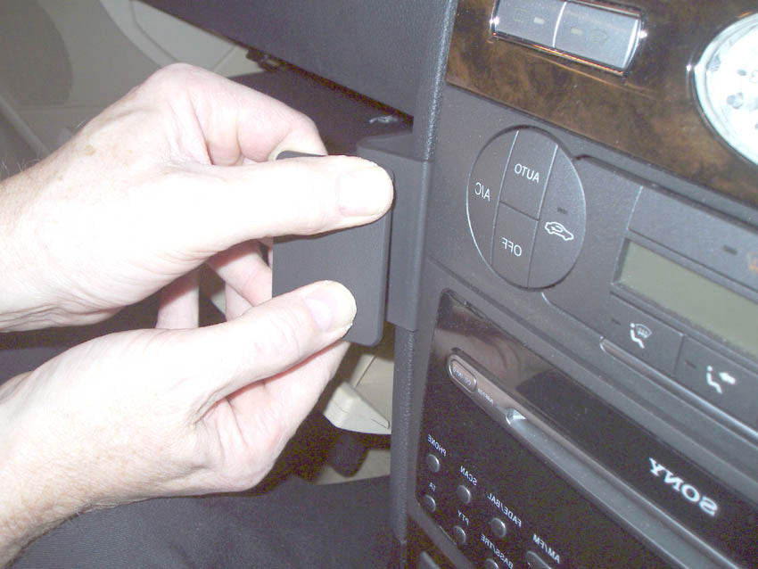 Brodit ProClip 653422 voor Ford Mondeo 2001-2007 - ProClip geplaatst in het voertuig
