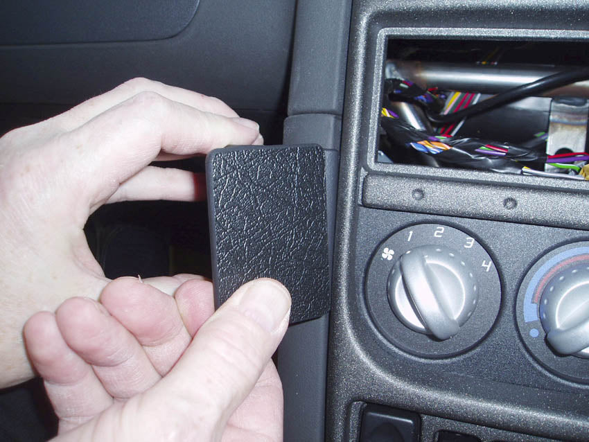 Brodit ProClip 653423 voor MG TF 2002-2005 en MG F 1996-2001 - montagepositie op dashboard