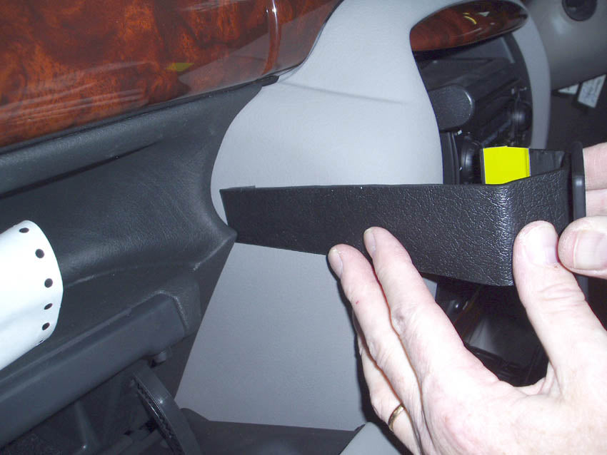 Brodit ProClip 653424 voor MG ZT 2001-2005 en Rover 75 1999-2005 - montagepositie op dashboard