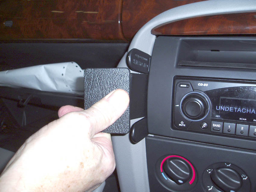 Brodit ProClip 653424 voor MG ZT 2001-2005 en Rover 75 1999-2005 - ProClip geplaatst in het voertuig