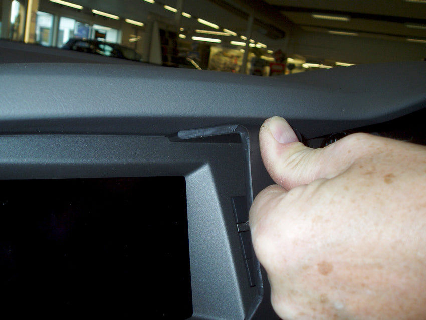 Brodit ProClip 653483 voor Audi S6 2004-2009 en Audi A6 2004-2009 - detail van dashboardmontage