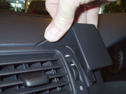 Brodit ProClip 653500 voor Volvo V50 2004-2012, Volvo S40 2004-2012 e.a. - ProClip geplaatst in het voertuig