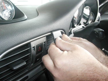 Brodit ProClip 653539 voor Porsche Carrera 911S 2004-2011 en Porsche 911 2005-2011 - detail van dashboardmontage