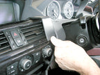 Brodit ProClip 653541 voor BMW 6-series E63, E64 2004-2010 - detail van dashboardmontage