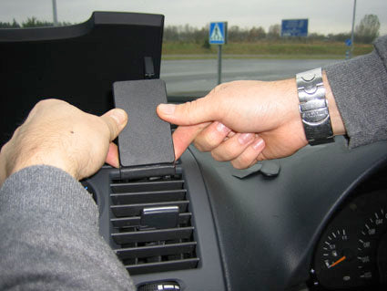 Brodit ProClip 653569 voor Mercedes Benz Vito 2004-2014, Mercedes Benz Viano 2004-2014 en Mercedes Benz V-Class 2004-2014 - detail van dashboardmontage