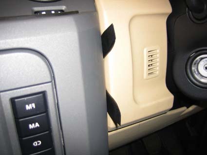 Brodit ProClip 653572 voor Land Rover LR3 2005-2009 en Land Rover Discovery 3 2005-2009 - montagepositie op dashboard
