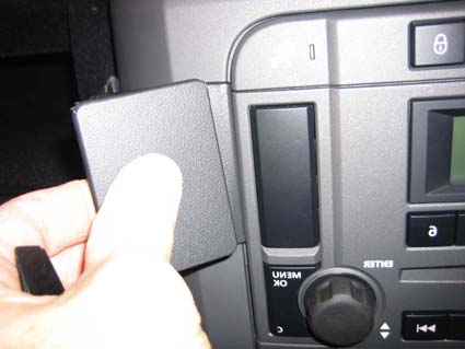 Brodit ProClip 653573 voor Land Rover LR3 2005-2009 en Land Rover Discovery 3 2005-2009 - montagepositie op dashboard