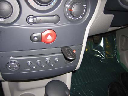 Brodit ProClip 653574 voor Renault Modus 2005-2013 en Renault Grand Modus 2005-2012 - montagepositie op dashboard