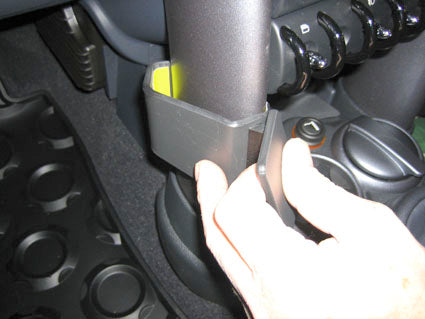 Brodit ProClip 653580 voor Mini Cooper Convertible 2001-2007 en Mini Cooper 2001-2006 - montagepositie op dashboard