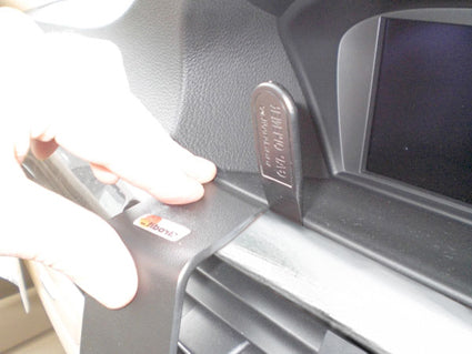 Brodit ProClip 653595 voor BMW 3-series E90, E91, E92, E93 2005-2012 - detail van dashboardmontage