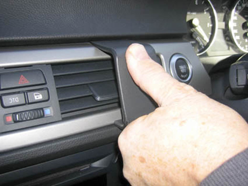 Brodit ProClip 653598 voor BMW 3-series E90, E91, E92, E93 2005-2012 - detail van dashboardmontage