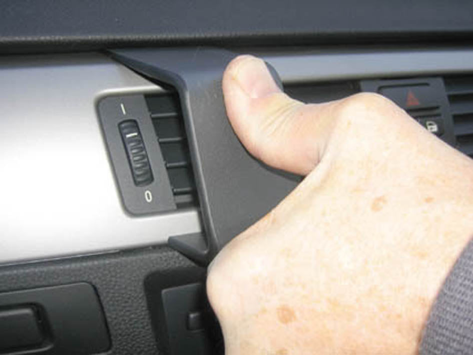 Brodit ProClip 653599 voor BMW 3-series E90, E91, E92, E93 2005-2012 - detail van dashboardmontage