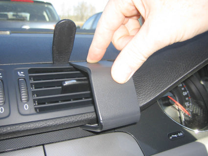 Brodit ProClip 653603 voor Volkswagen Passat CC 2009-2017, Volkswagen Passat Alltrack 2012-2015 en Volkswagen Passat 2005-2014 - detail van dashboardmontage