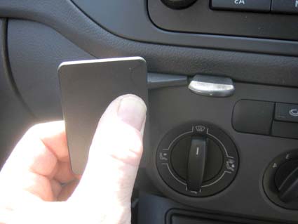 Brodit ProClip 653610 voor Volkswagen Tiguan 2008-2009 en Volkswagen Golf Plus 2005-2009 - detail van dashboardmontage