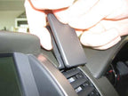 Brodit ProClip 653613 voor Nissan Pathfinder 2005-2010, Nissan Navara 2006-2010 en Nissan King Cab 2007-2010 - detail van dashboardmontage