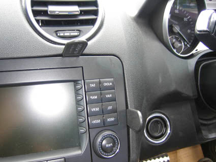 Brodit ProClip 653622 voor Mercedes Benz M-Class/ML 2005-2011 - montagepositie op dashboard