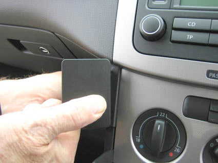 Brodit ProClip 653652 voor Volkswagen Passat CC 2009-2017, Volkswagen Passat Alltrack 2012-2015 en Volkswagen Passat 2005-2014 - ProClip geplaatst in het voertuig