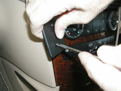 Brodit ProClip 653682 voor Mercedes Benz M-Class/ML 2005-2011 - detail van dashboardmontage