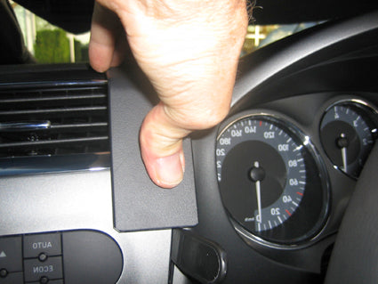 Brodit ProClip 653714 voor Seat Leon 2006-2012 - detail van dashboardmontage